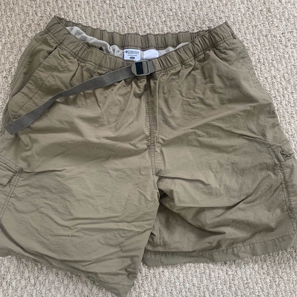 Columbia Men's Tan Cargo Shorts